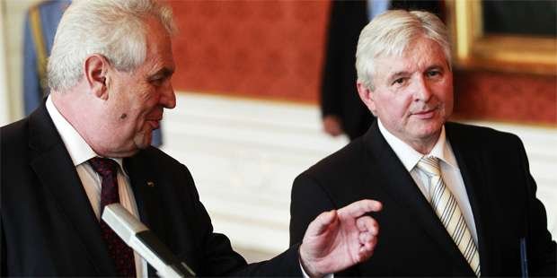 Presidente checo nomeia premiê interino depois de queda do governo de centro-direita - REUTERS/Petr Josek