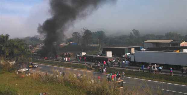 Rodovias são liberadas após protestos na Grande BH - Eunândia Rodrigues/ Assessora de Comunicação Prefeitura M. Carmópolis de Mina