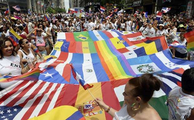 Parada gay de Nova York celebra decisão da Suprema Corte - TIMOTHY CLARY / AFP