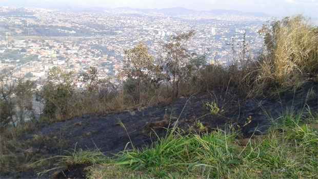 Incêndio atinge mata do Parque Serra Verde, em Venda Nova - Cristiane Silva / Esp EM
