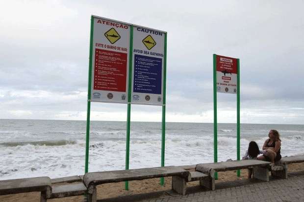 Proibição de banho de mar em praia do Recife onde morreu turista é rejeitada - Ricardo Fernandes / DP / DA PRESS