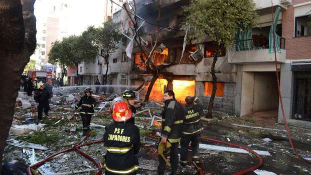 Explosão em edifício de Rosário, Argentina, deixa cinco mortos - SEBASTIAN GRANATA / TELAM / AFP