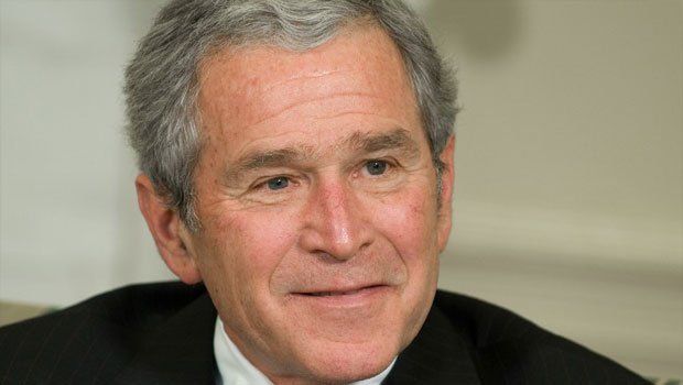George W. Bush passa bem após angioplastia - SAUL LOEB / AFP