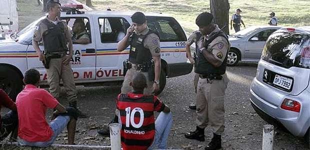 Adolescente é detido com revólver no velório do pai no Cemitério da Paz - João Miranda/Esp. EM/D.A