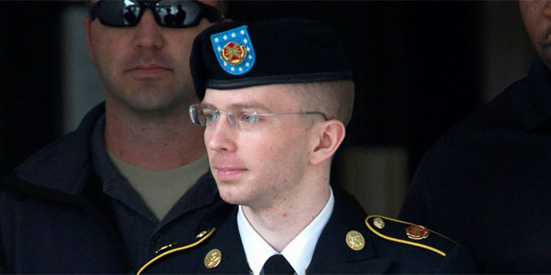 Bradley Manning é condenado a 35 anos de prisão por vazar dados ao WikiLeaks - REUTERS/Jose Luis Magana
