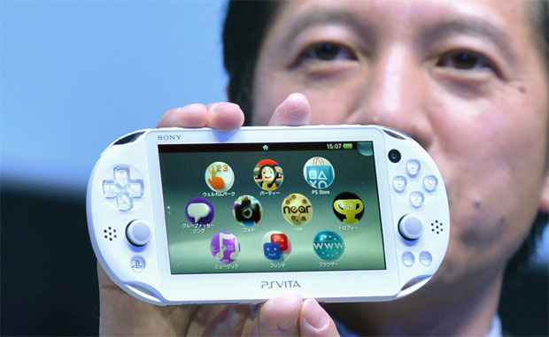 Sony anuncia novo console portátil PS Vita e pequeno modelo para TV - REUTERS/Toru Hanai 