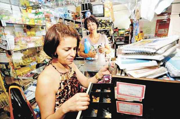 Mercearias resistem pressão de supermercados com clientes amigos - Beto Novaes/EM/D.A Press