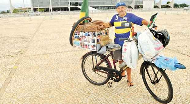 "Ciclista maluco" pedala 1.580 km para ver a presidente Dilma - Janine Moraes/CB/D.A Press