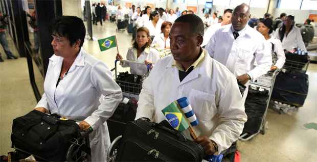 Cubano diz ganhar R$ 1.260 do Mais Médicos - Ramon Lisboa/EM/D.A Press