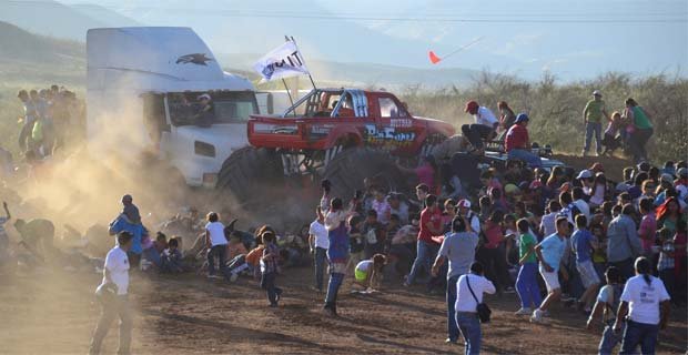 Vídeo mostra acidente que matou oito pessoas durante apresentação no México - REUTERS/Eduardo Alanis/El Diario de Chihuahua