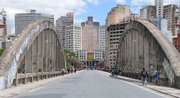Viaduto que marcou juventude de Fernando Sabino pede socorro em Belo Horizonte - Paulo Filgueiras/EM/D.A Press