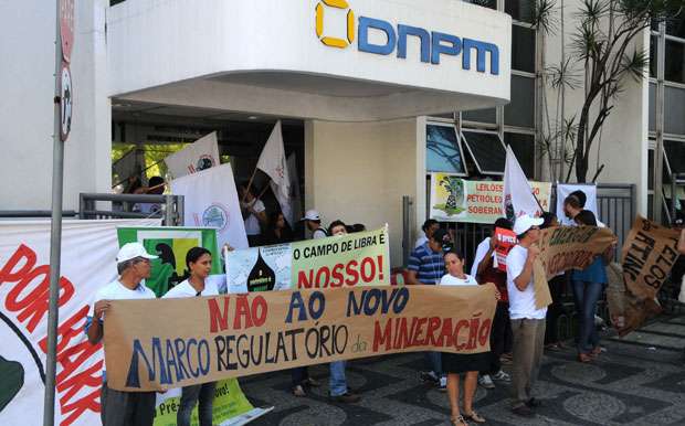 Movimento dos Atingidos por Barragens ocupa prédio do DNPM em BH - Ramon Lisboa/EM DA Press