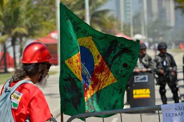 Consórcio da Petrobras, Shell, Total, CNPC e CNOOC vence 1ª leilão do pré-sal  - AFP