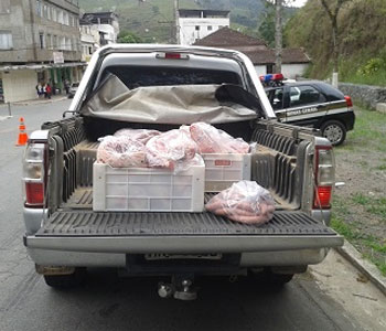 Polícia apreende mais de 200 quilos de carne transportada de forma irregular em MG - Polícia Militar/Divulgação