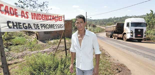 Melhorias das vias usadas por caminhões da MMX em Bicas ficam só na promessa - Maria Tereza Correia/EM/D.A Press - 20/9/13