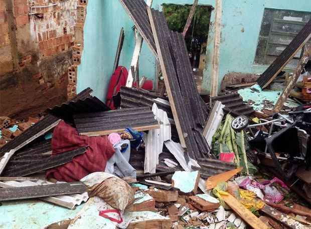 Criança vítima de desabamento pode ser a segunda morte por chuva em Minas  - Super Canal 