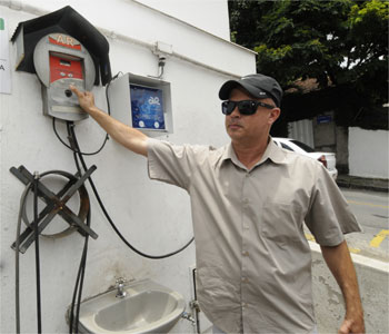 Postos de combustíveis de Belo Horizonte passam a cobrar pela calibragem dos pneus - Jair Amaral/EM/D.A Press