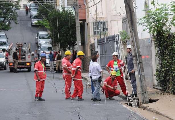 Moradores de prédios no Cruzeiro se recusam a voltar para casa por medo de desabamento - Gladyston Rodrigues/EM/D.A Press