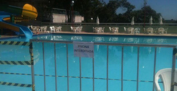 Família de menina que se afogou em clube  quer que estabelecimento seja punido - Daniel Camargos/EM/D.A.Press