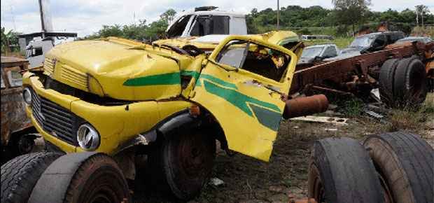 Carcaças de veículos acidentados revelam violência que domina estradas  - Paulo Filgueiras/EM/D.A Press 