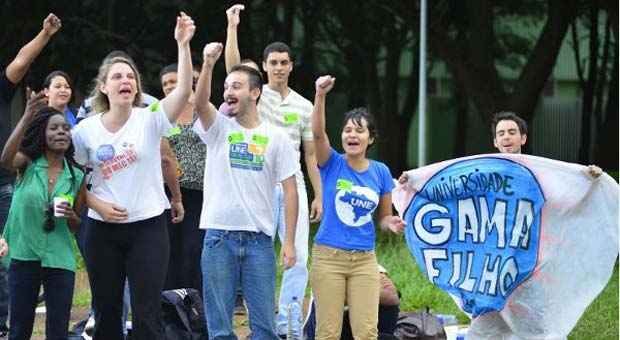 Alunos da Gama Filho denunciam abusos de PMs e pretendem processá-los  - Daniel Ferreira/CB/D.A Press