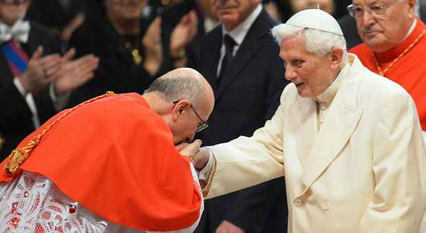 Papa emérito Bento XVI assiste cerimônia de proclamação de cardeais - VINCENZO PINTO / AFP