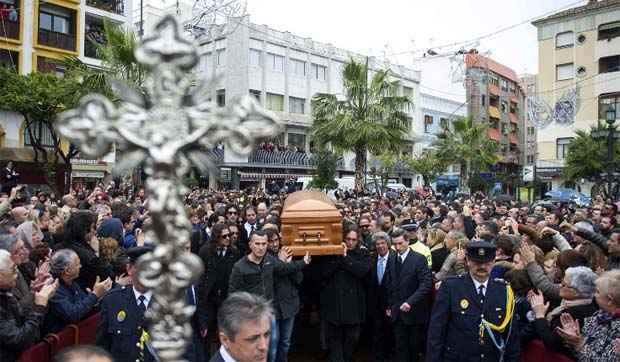 Funeral de Paco De Lucia reúne centenas na Espanha - Marcos Moreno/AFP