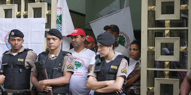 Movimento dos Atingidos por Barragens ocupa hall da Secretaria do Meio Ambiente  - Edésio Ferreira/EM/D.A Press