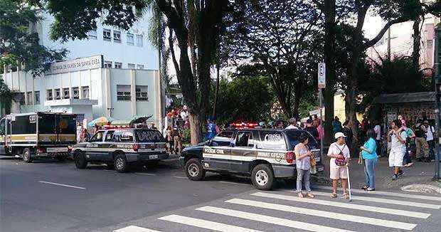 Homem é assassinado a tiros na Avenida Francisco Sales, no Bairro Santa Efigênia - Marcelo Oliveira/EM/D.A.Press