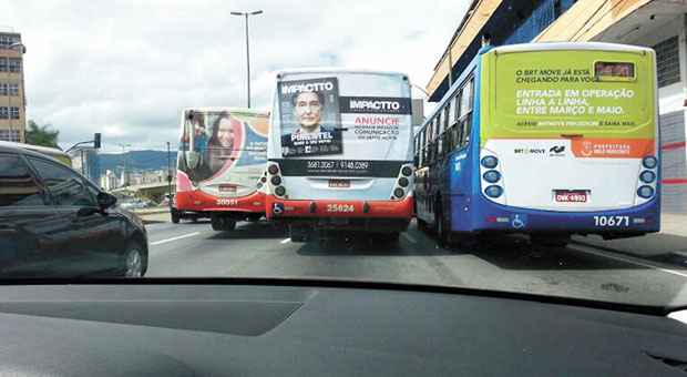 PSDB questiona na Justiça publicidade de revista com foto de Pimentel - Divulgação/PSDB