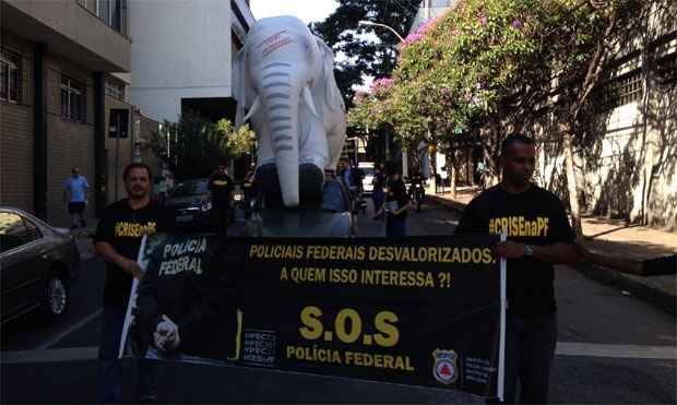 Policiais federais fazem passeata até a Assembleia Legislativa de Minas Gerais - SINPEF-MG/Divulgação