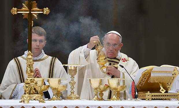 Papa pede que católicos levem a fé 'até os confins da Terra' - FILIPPO MONTEFORTE / AFP 