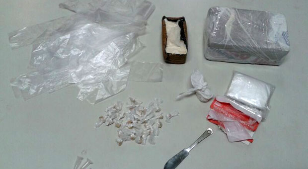 Homem monitorado por tornozeleira eletrônica  é preso com cocaína em BH - Divulgação/PMMG