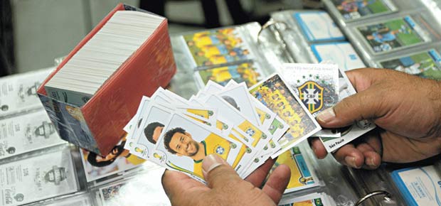 Álbum de figurinhas da Copa 2014 custa 51,3% a mais do que o do Mundial de 2010 - Túlio Santos/EM/D.A Press 