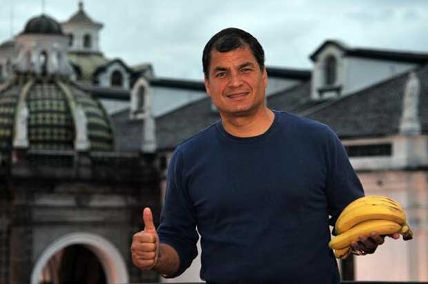Presidente do Equador entra na onda da banana contra racismo - https://twitter.com/MashiRafael