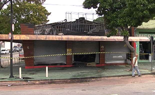 Fogo atinge bar no Vila Nova Cachoeirinha - Reprodução TV Alterosa
