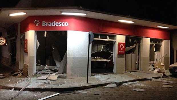 Bandidos explodem caixa eletrônico em Santa Maria de Itabira - Diogo Oliveira