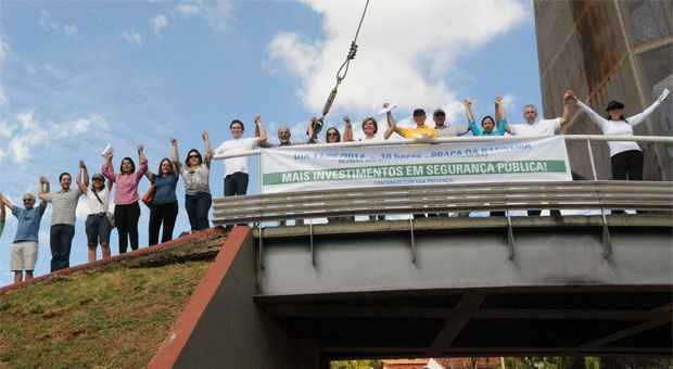 Indignados, moradores do Mangabeiras protestam contra a violência na região - Beto Novaes/EM/D.A/Press