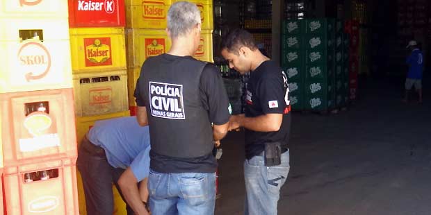 Gerente de depósito é preso suspeito de adulteração de cervejas em Minas - Polícia Civil/Divulgação