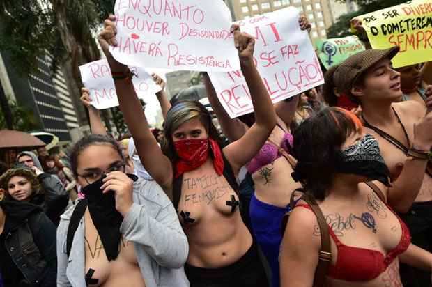 Marcha das Vadias, em SP, destaca que sexo sem consentimento é estupro - AFP PHOTO/NELSON ALMEIDA