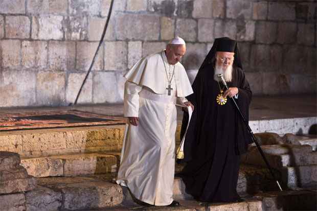 Encontro histórico em Jerusalém entre o Papa e o Patriarca ortodoxo - REUTERS/Nir Elias 
