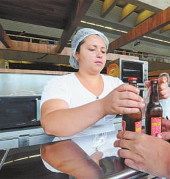 Cerca de 100 empregos foram criados na praça de alimentação de Confins - EULLERJUNIOR/EM/D.APRESS
