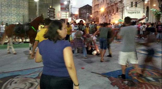 Policial fica ferido após briga em Fan Fest em Recife - Superesportes-PE/DP/D.A. Press