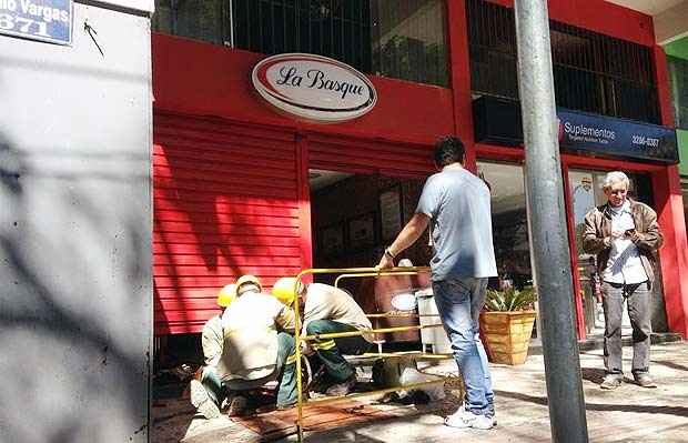 Comerciantes contabilizam prejuízos após ficarem mais de 21h sem energia elétrica em BH - Gabriel Cohen Persiano