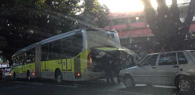 Ônibus do BRT Move com defeito causa lentidão na região hospitalar - João Henrique do Vale/Esp EM DA Press