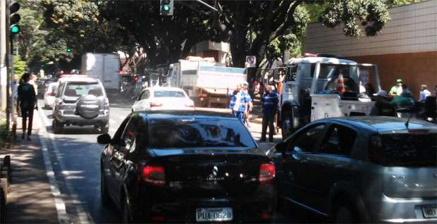 Avenida Alfredo Balena é liberada após grave acidente com BRT/Move  - Paulo Filgueiras/EM/DA Press