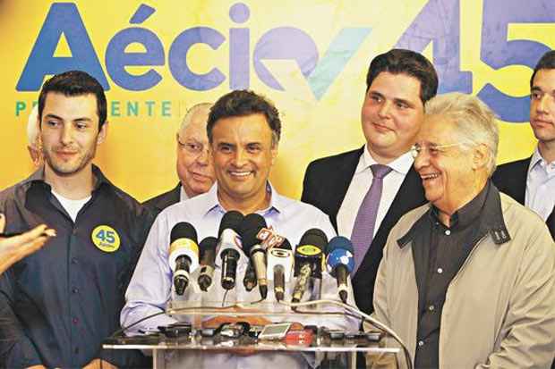 Aécio eleva o tom e acusa Marina de plagiar programa de FHC - Orlando Brito/Coligação Muda Brasil