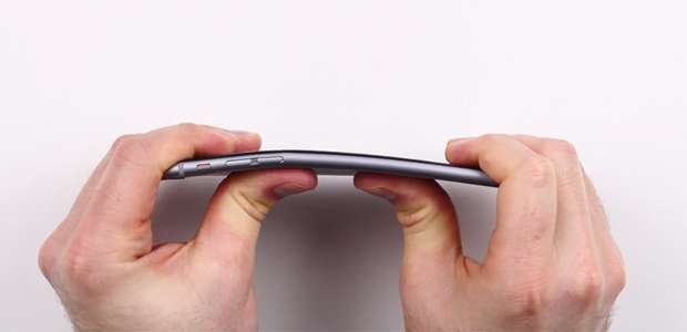 Consumidores relatam que tela do iPhone 6 Plus entorta facilmente - reprodução / youtube