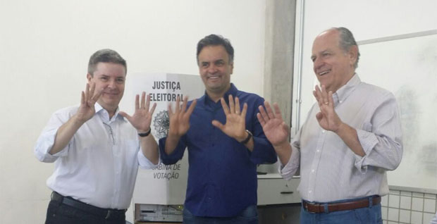 Anastasia vota acompanhado de Aécio Neves e Pimenta da Veiga em BH - Jair Amaral/EM/DA Press