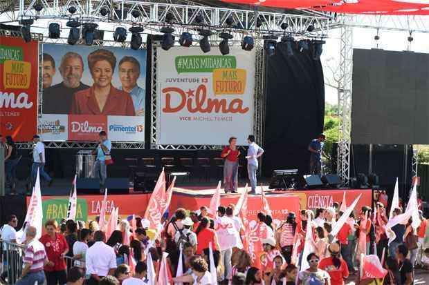 Dilma vai ao Sul do país encerrar campanha - Alexandre Guzanshe/EM/D.A Press